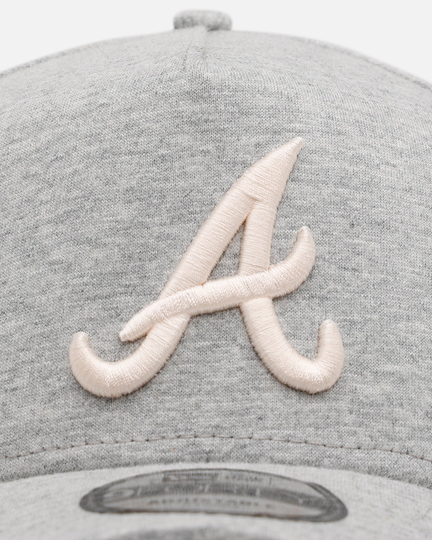 New Era Atlanta Braves 'Cozy' 9FORTY A-Frame Strapback Heather Grey