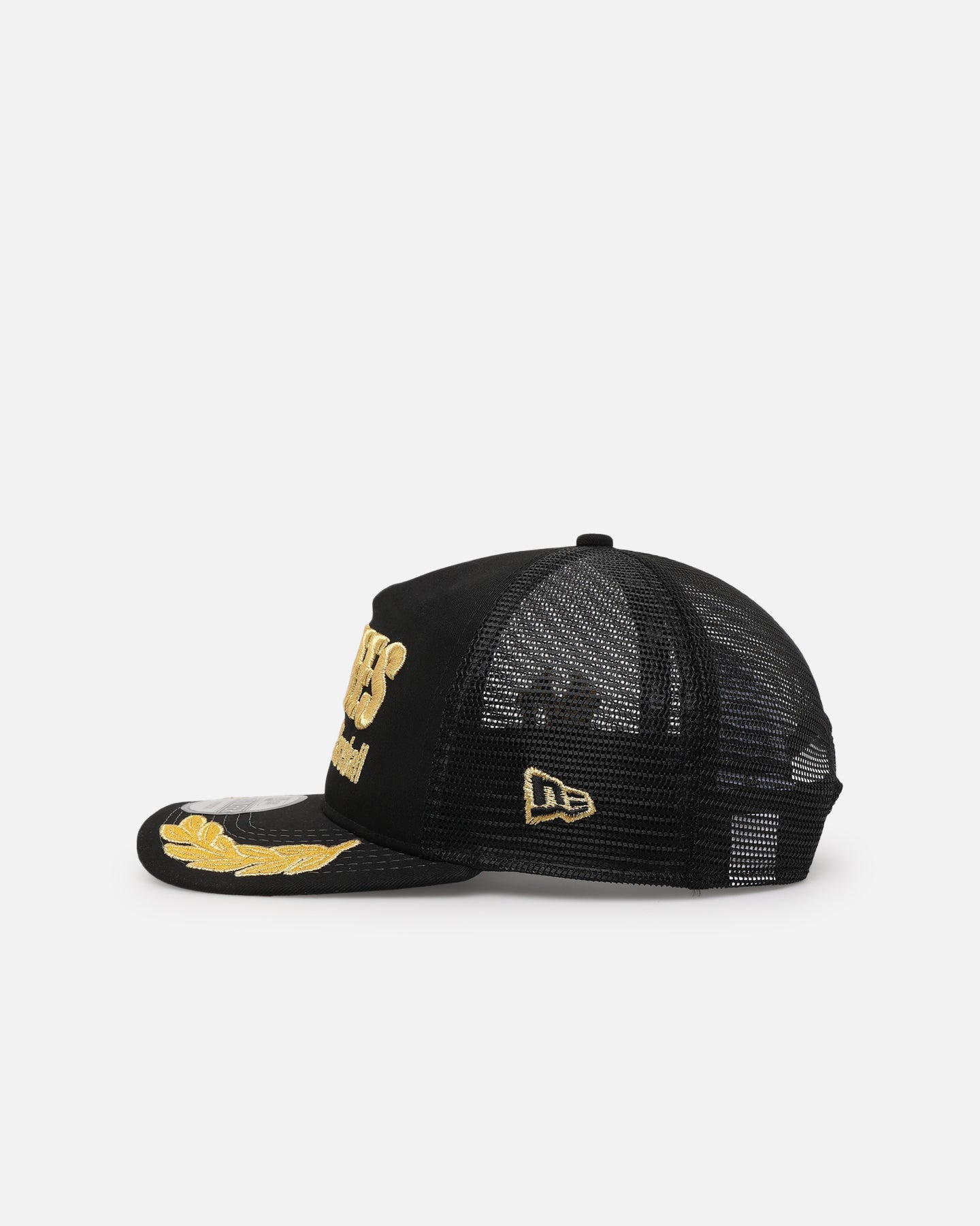 New Era New York Yankees 'Podium Pack' Pre-Curved Golfer Trucker Snapback Black/Metallic Gold
