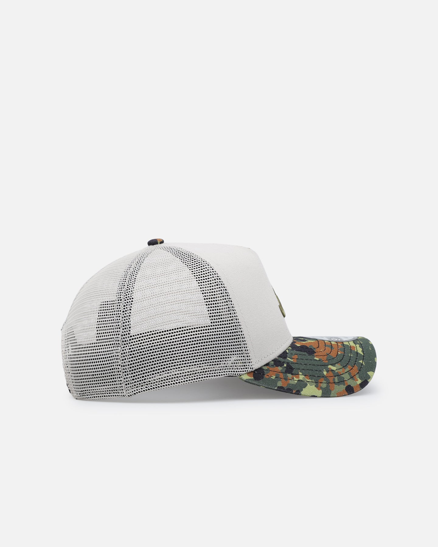 New Era Atlanta Braves "Camo Visor" 9FORTY A-Frame Trucker Snapback Stone/Olive