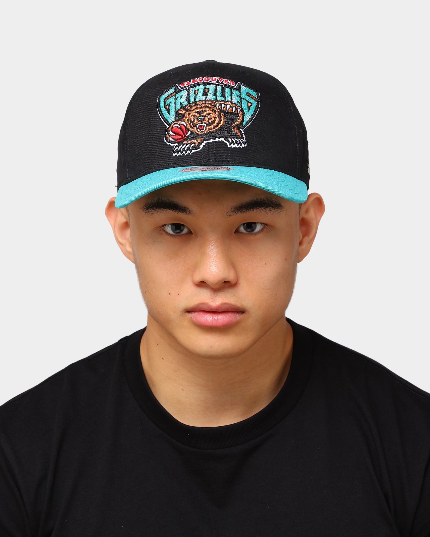 Mitchell & Ness Vancouver Grizzlies Chin It Pro Crown Snapback Black