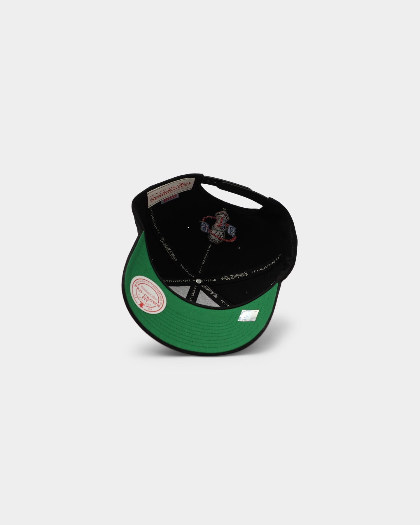 Mitchell & Ness Chicago Bulls '96 Champs Wave Pro Crown Snapback Black