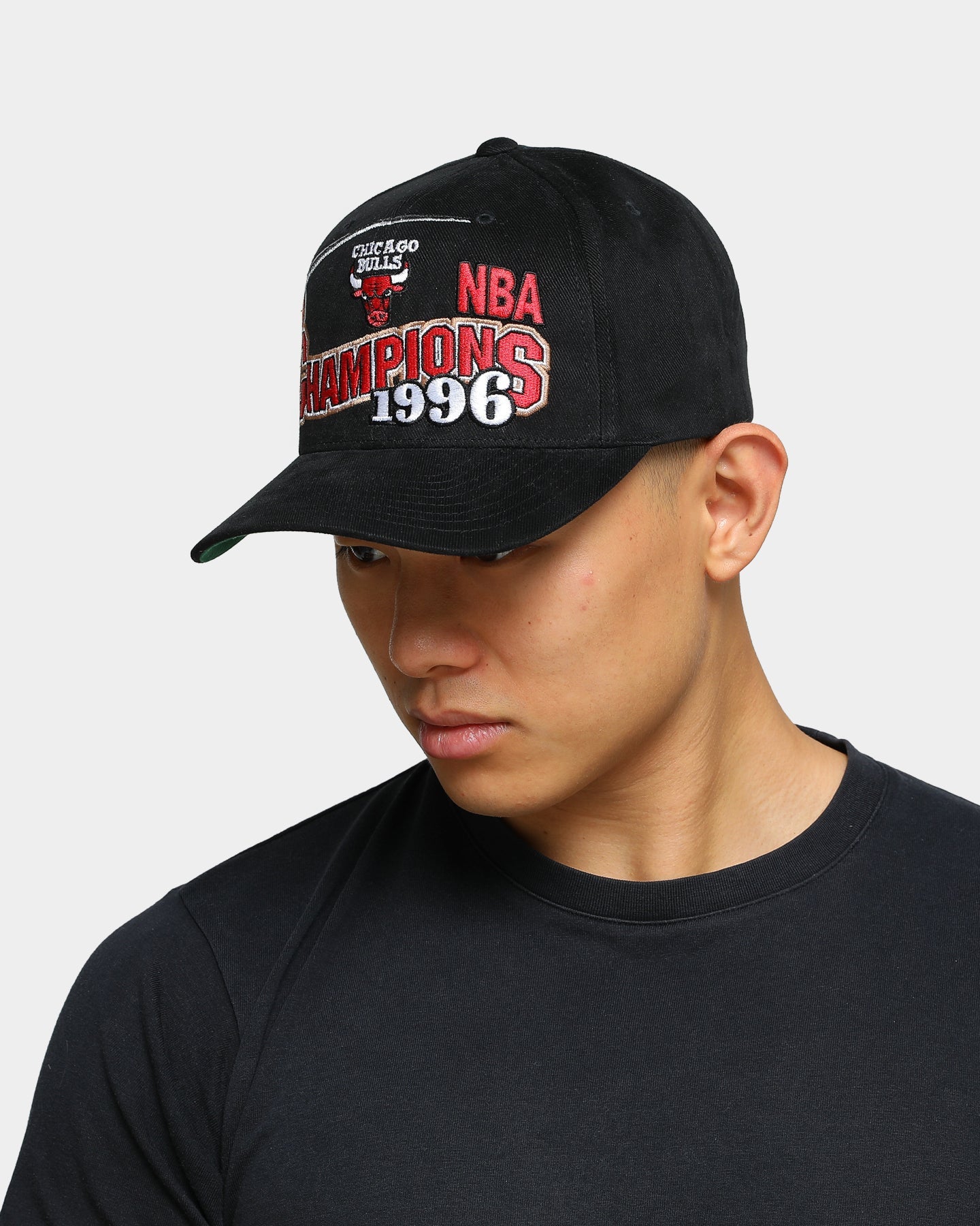 Mitchell & Ness Chicago Bulls '96 Champs Wave Pro Crown Snapback Black