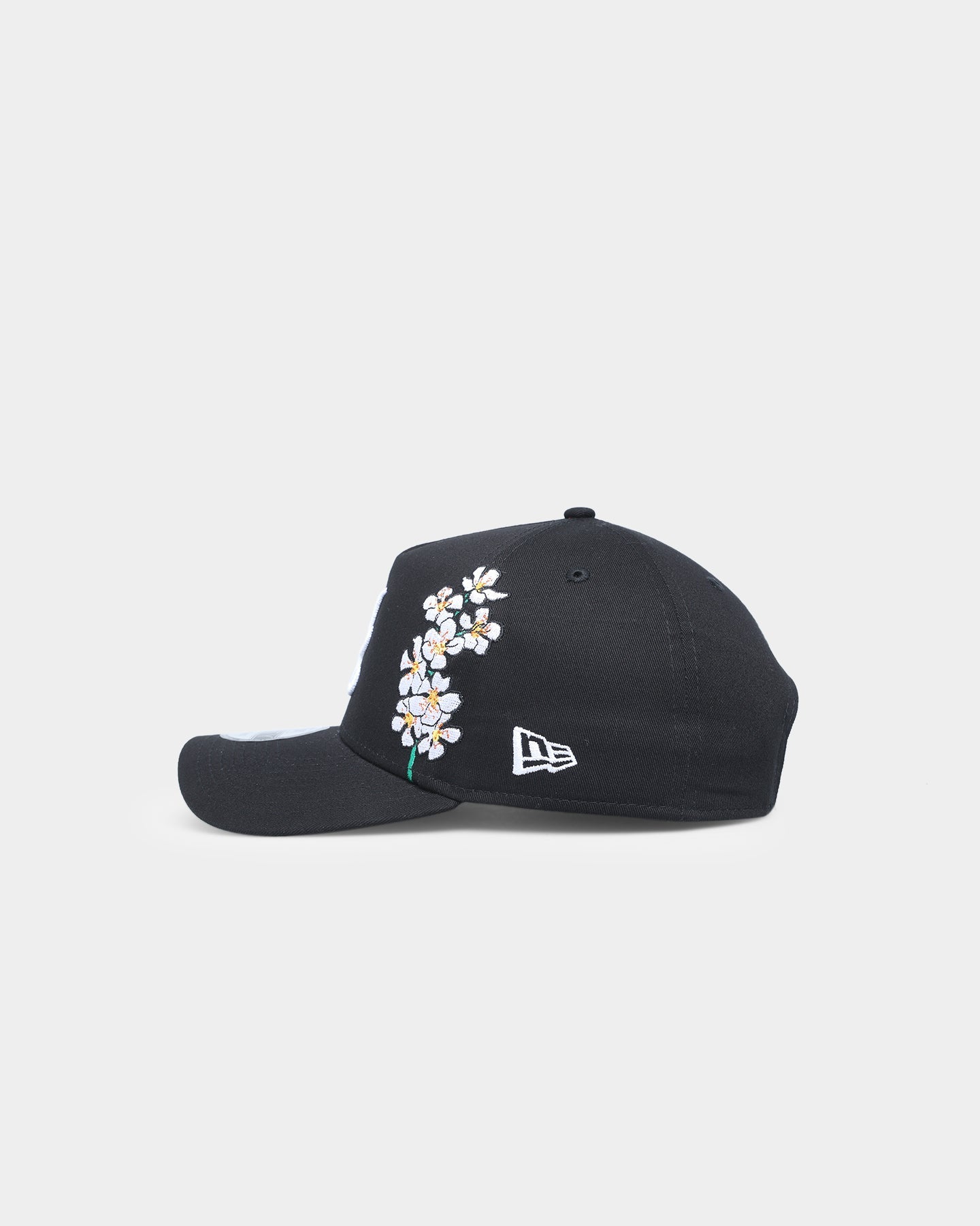 New Era Atlanta Braves 'Flower' 9FORTY A-Frame Snapback Black/Floral